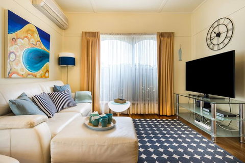 Nautique Beach House - Your Accommodation 3