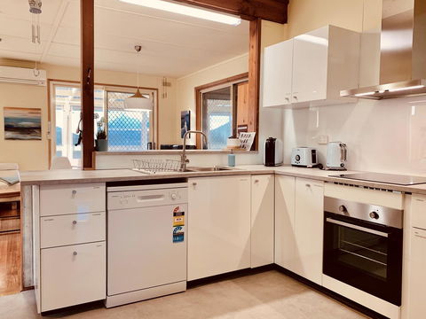 Nautique Beach House - Your Accommodation 13