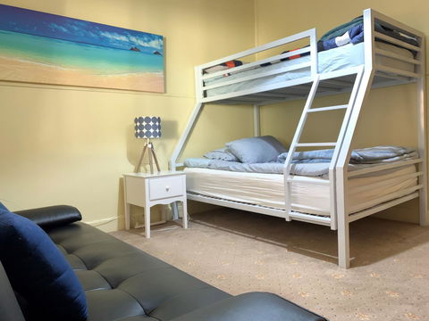 Nautique Beach House - Your Accommodation 9