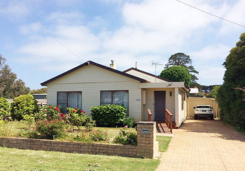 Nautique Beach House - Your Accommodation 21