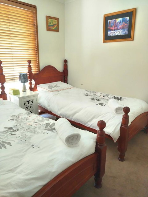 Waterfront Retreat - Your Accommodation 22