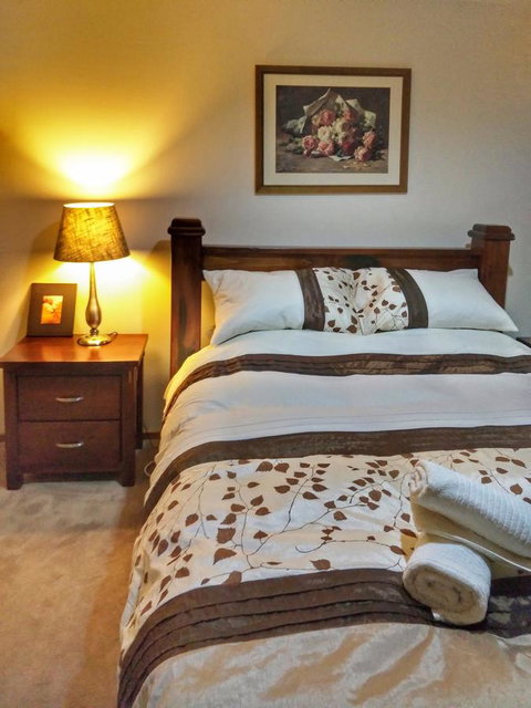 Waterfront Retreat - Your Accommodation 18