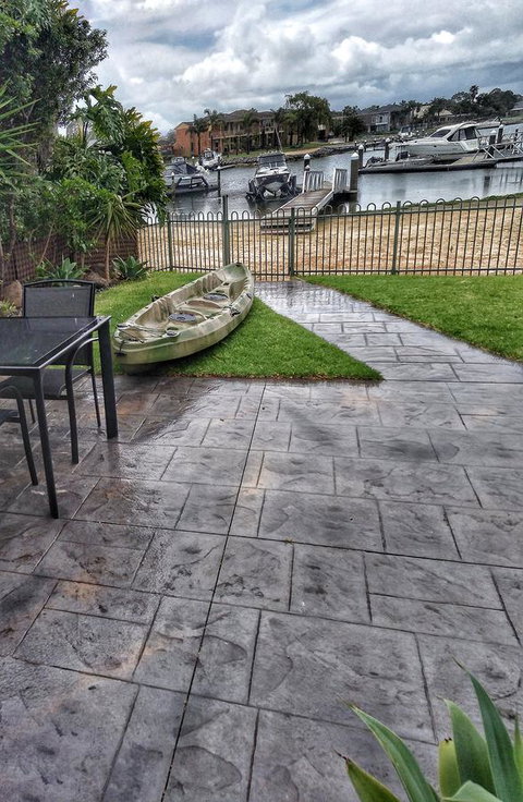 Waterfront Retreat - Your Accommodation 10