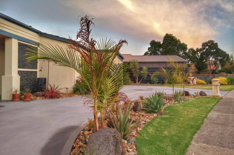 Waterfront Retreat - Your Accommodation 7