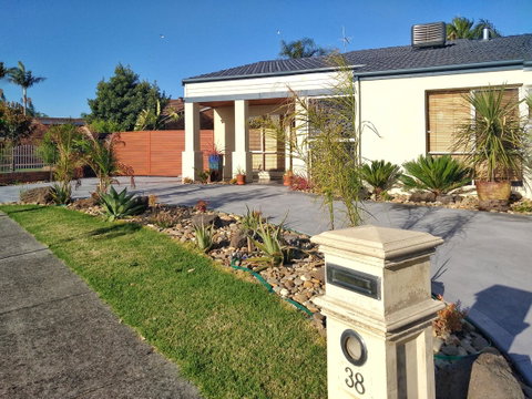 Waterfront Retreat - Your Accommodation 6