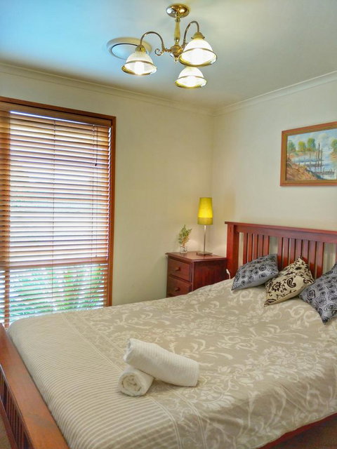 Waterfront Retreat - Your Accommodation 21