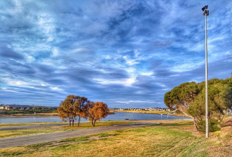 Waterfront Retreat - Your Accommodation 27