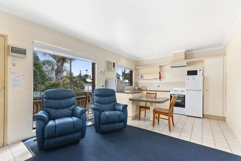 Allambi Holiday Apartments - Your Accommodation 9