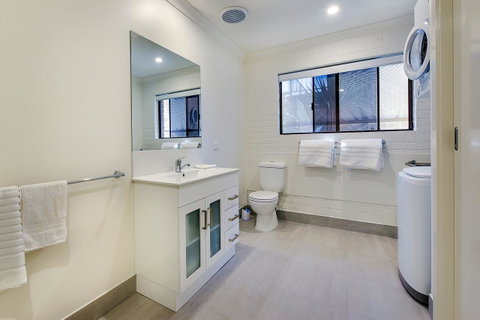 Allambi Holiday Apartments - Your Accommodation 35