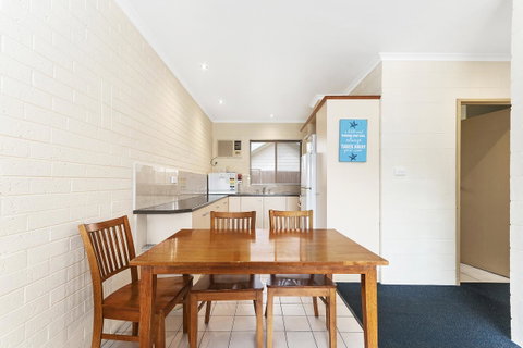 Allambi Holiday Apartments - Your Accommodation 1