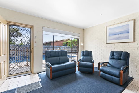 Allambi Holiday Apartments - Your Accommodation 13