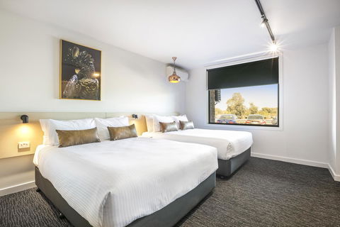 Nightcap At The Cheeky Squire - Your Accommodation 19