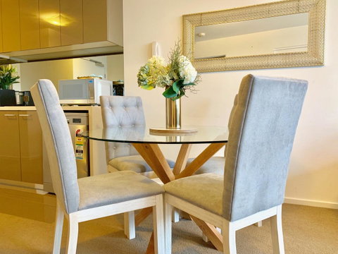 Luxury Apartments With View - Your Accommodation 4