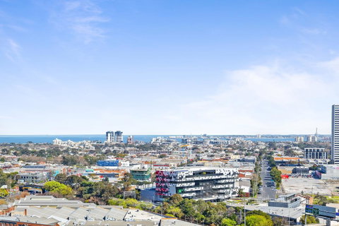 Complete Host Tiara Apartments - Your Accommodation 10