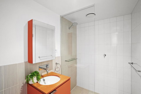 Complete Host Tiara Apartments - Your Accommodation 3