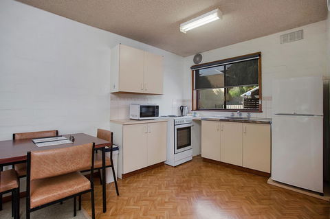 Eastern Beach Holiday Units - Your Accommodation 3