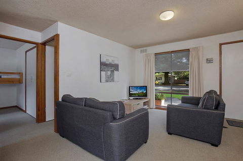 Eastern Beach Holiday Units - Your Accommodation 2