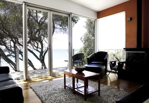 Battery Cove Beach Front Apartment - Your Accommodation 2