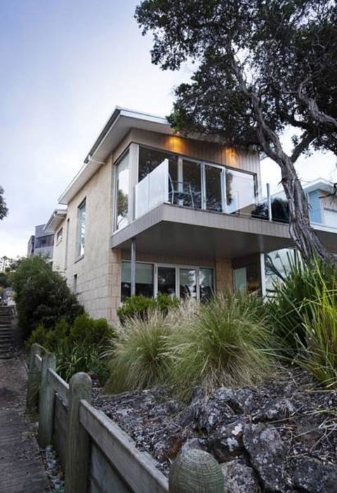Battery Cove Beach Front Apartment - Your Accommodation 0