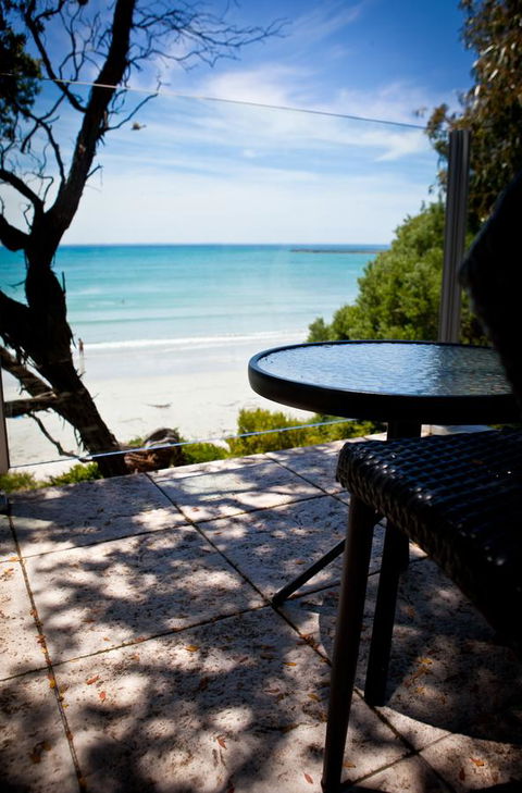 Battery Cove Beach Front Apartment - Your Accommodation 5
