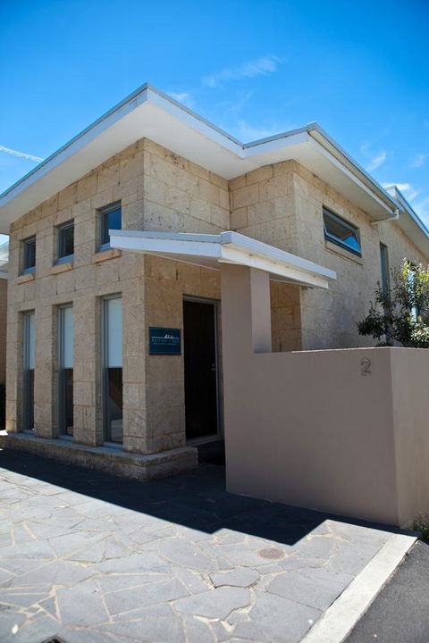 Battery Cove Beach Front Apartment - Your Accommodation 12