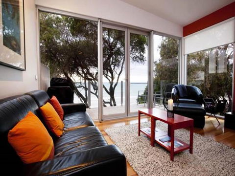 Battery Cove Beach Front Apartment - Your Accommodation 16