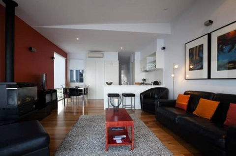 Battery Cove Beach Front Apartment - Your Accommodation 8