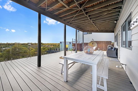 Beachside House - Your Accommodation 23