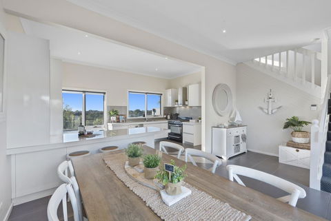 Beachside House - Your Accommodation 12
