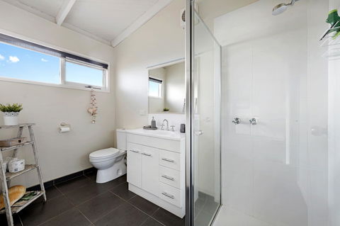 Beachside House - Your Accommodation 20