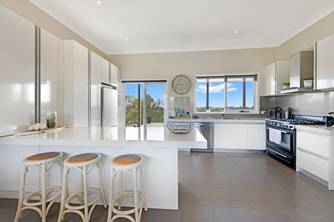 Beachside House - Your Accommodation 7