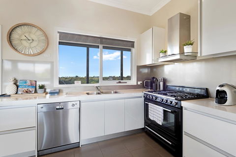 Beachside House - Your Accommodation 8