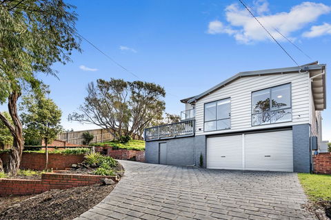 Beachside House - Your Accommodation 17
