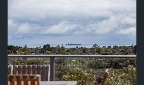 Beachside House - Your Accommodation 6