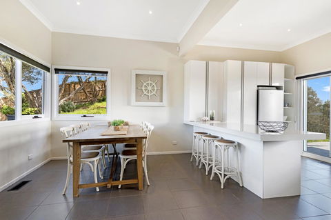 Beachside House - Your Accommodation 9