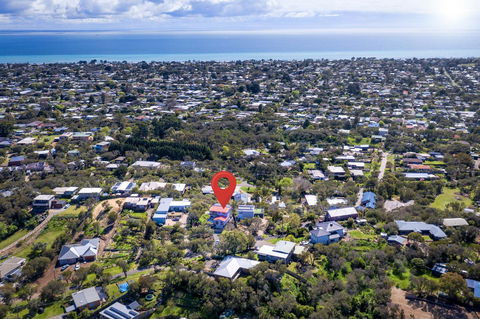 Beachside House - Your Accommodation 25
