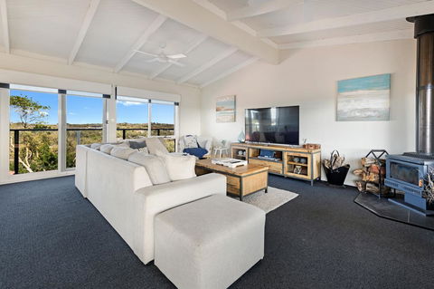 Beachside House - Your Accommodation 2