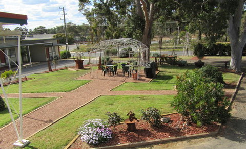 The Highlander Motel - 24HR Check In - Your Accommodation 5