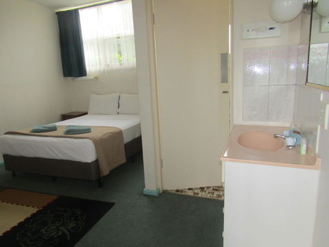 Twin City Motor Inn - Your Accommodation 14