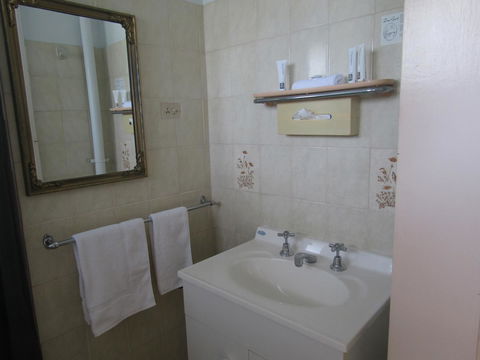 Twin City Motor Inn - Your Accommodation 36