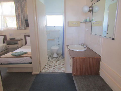 Twin City Motor Inn - Your Accommodation 15