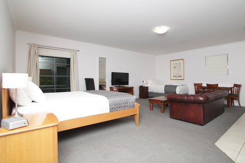 Quality Inn & Suites The Menzies - Your Accommodation 9