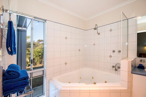 Torquay Tropicana Motel - Your Accommodation 17