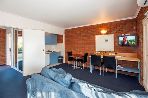 Torquay Tropicana Motel - Your Accommodation 24