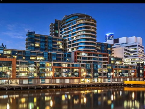 Signature Waterfront Apartments - Your Accommodation 38