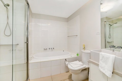 Signature Waterfront Apartments - Your Accommodation 14
