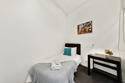 Signature Waterfront Apartments - Your Accommodation 1