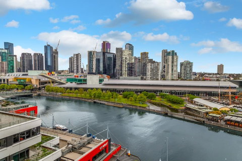 Signature Waterfront Apartments - Your Accommodation 21