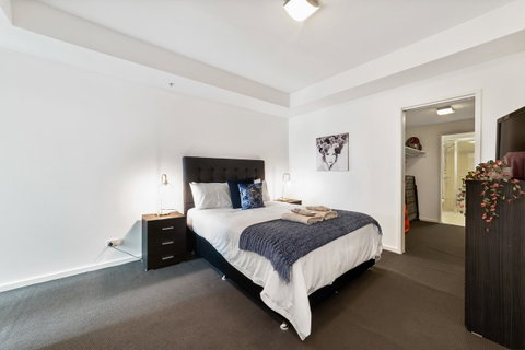 Signature Waterfront Apartments - Your Accommodation 31