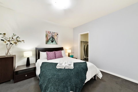 Signature Waterfront Apartments - Your Accommodation 2